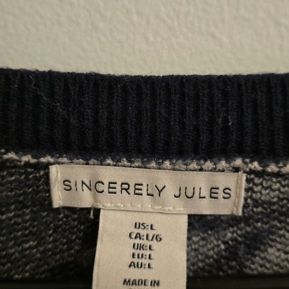 Sincerely Jules Navy and Cream Bow Sweater - Picture 4 of 6
